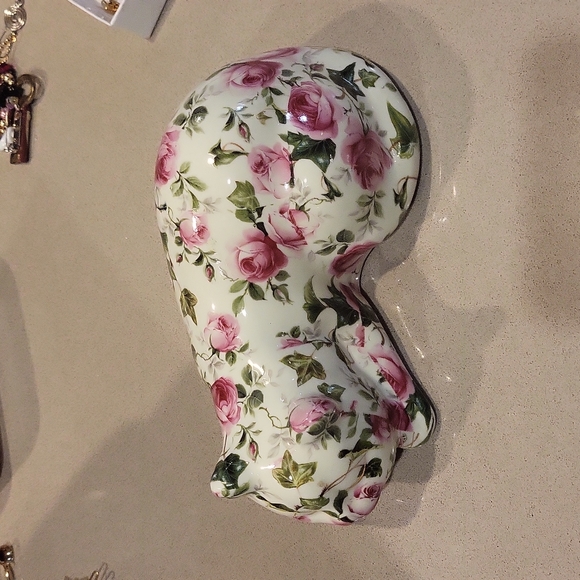 Formalities By Baun Bros Beautiful White Pink Roses Ivy Cat Statue Sleep… - Picture 2 of 12